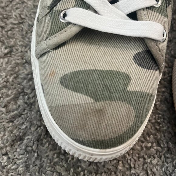 Steve Madden Camo Platform Sneakers - Picture 6 of 6